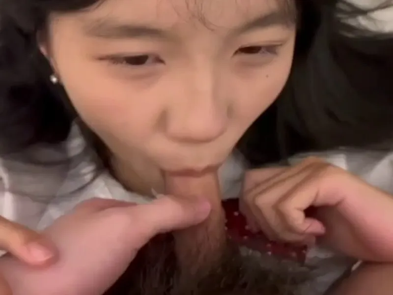 Em loli dễ thương mút chuối biến em thành con đào dâm dục p2